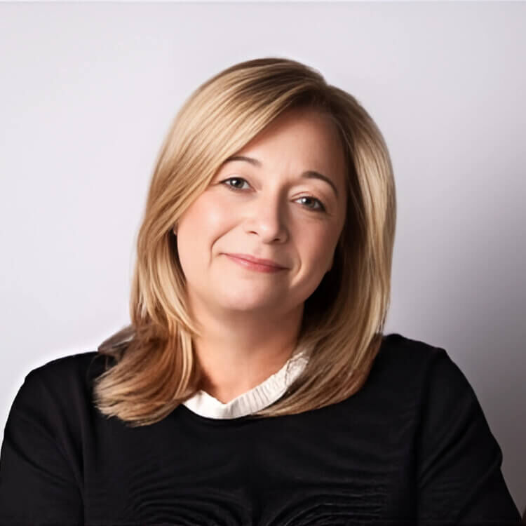 R07 Gates, Theresa - headshot square